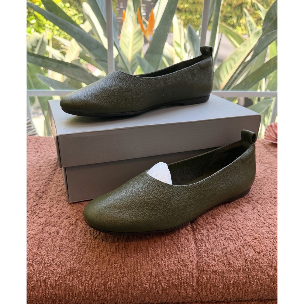 Everlane Leather Day Glove Flats NEW in Box Birch Green Womens US 8 Slip Ons